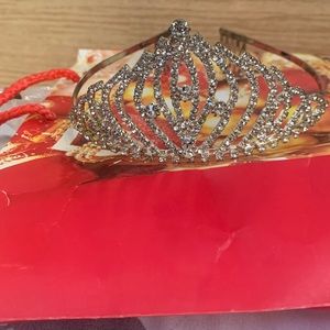 I’m selling a Tiara